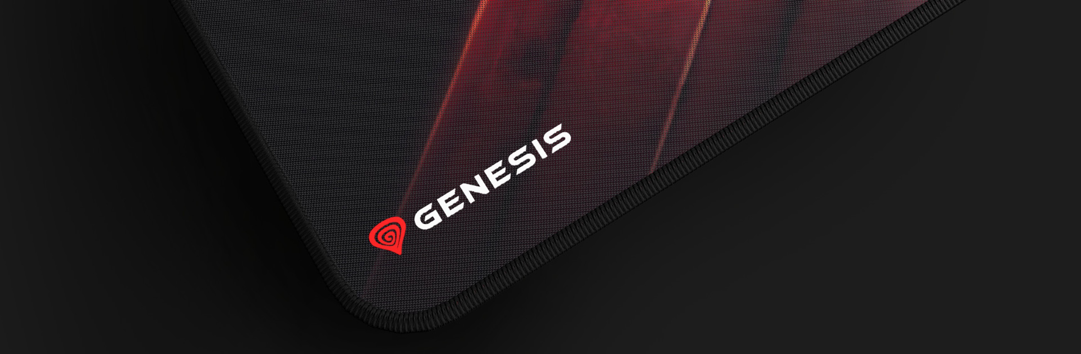 Alfombrilla de ratón para juegos con un elegante diseño negro con detalles rojos y el logotipo de Genesis en la esquina inferior