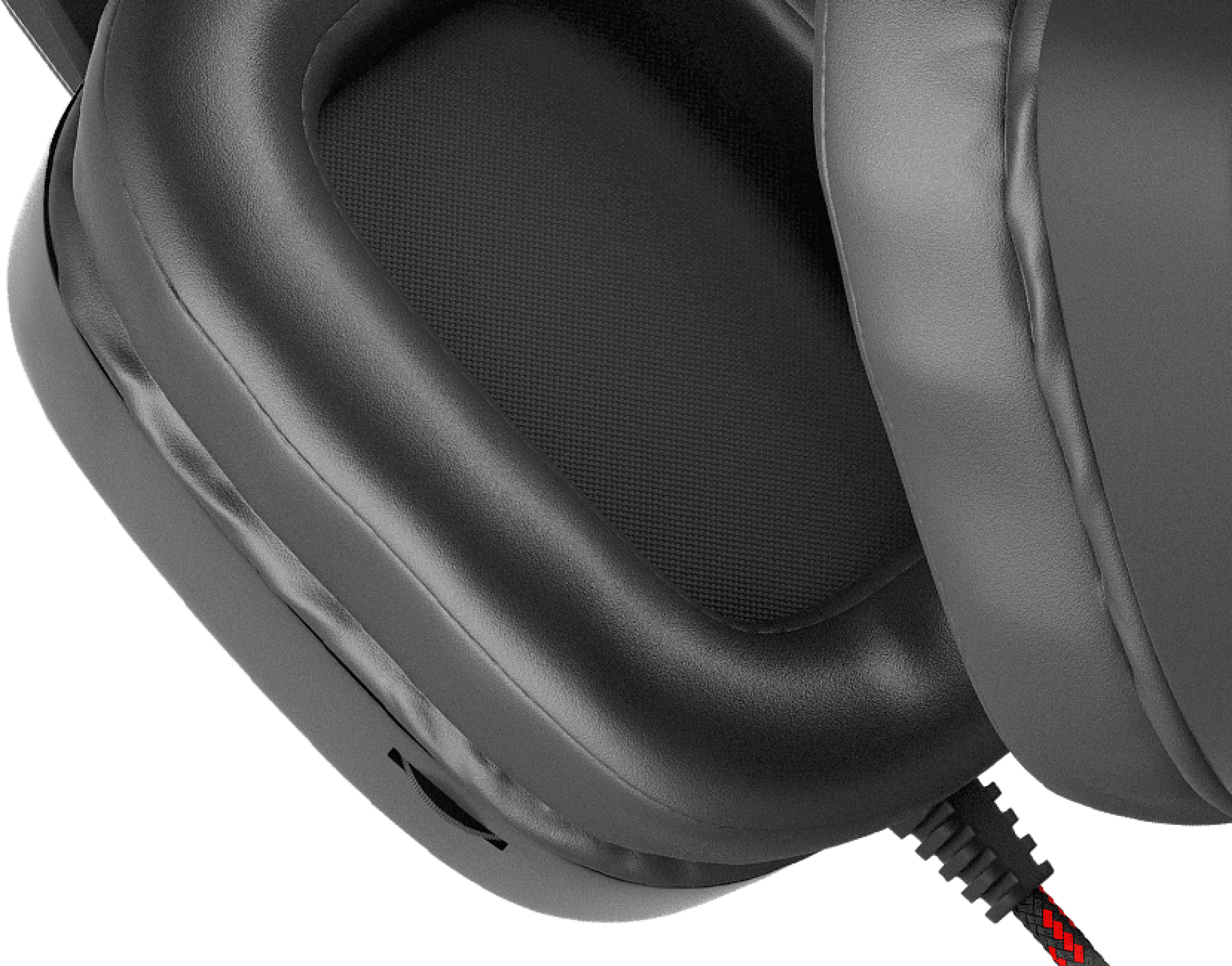 Primer plano del auricular acolchado de los auriculares Genesis Radon 720, con una combinación de colores negro y rojo y un conector USB