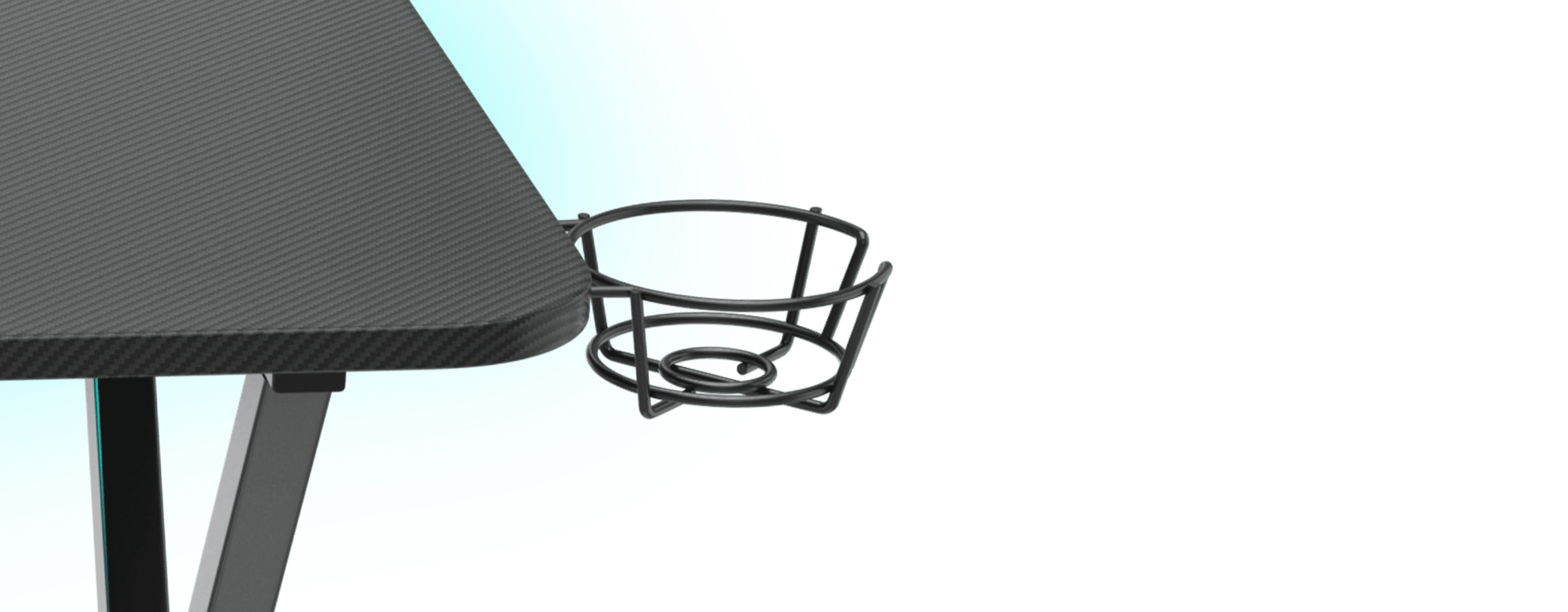 Primer plano de la mesa de juego Genesis Holm 200 RGB con un portavasos adosado al lateral