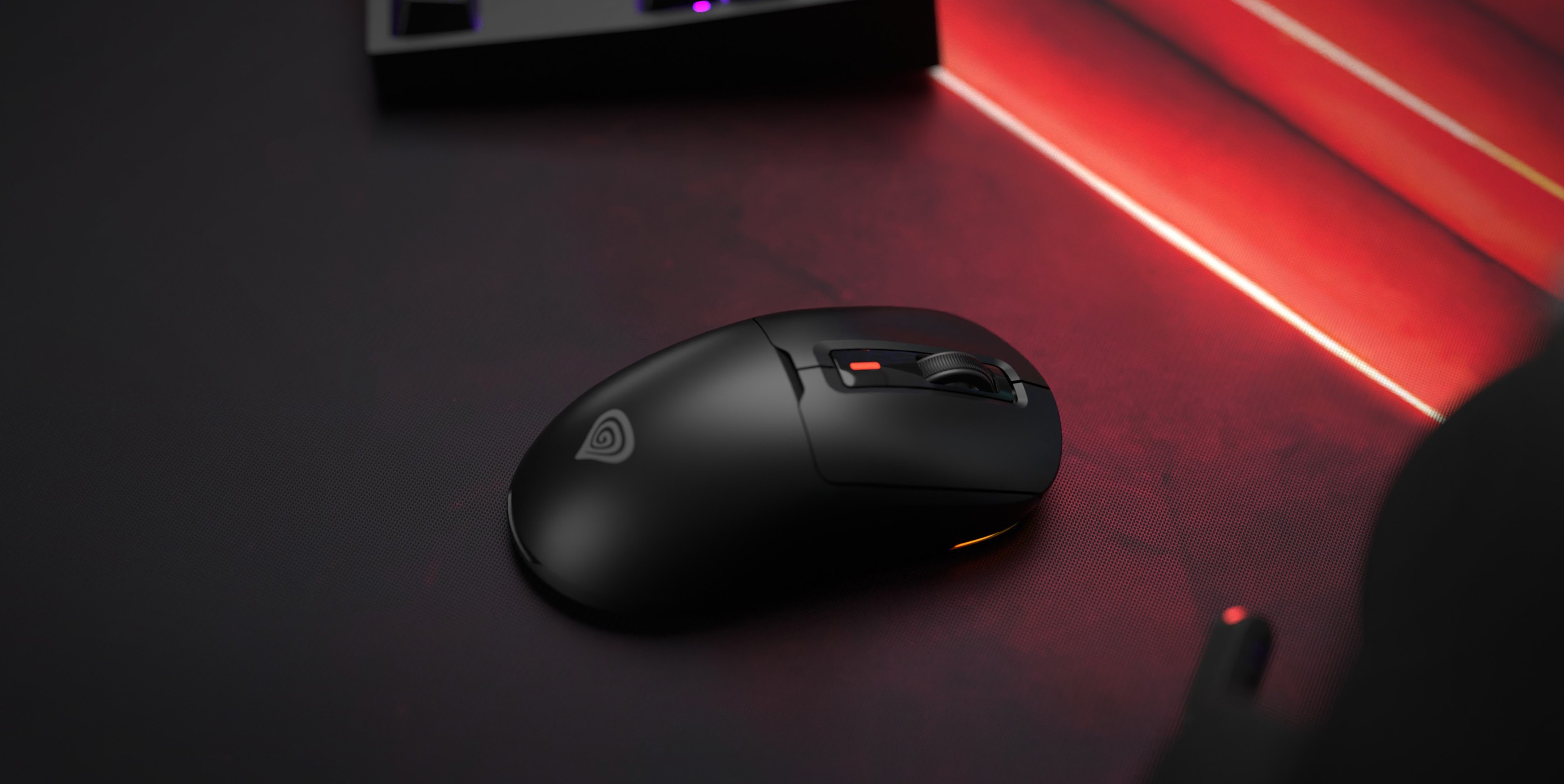 Ratón inalámbrico para juegos de diseño elegante, con botones personalizables y vibrante iluminación LED en una superficie oscura