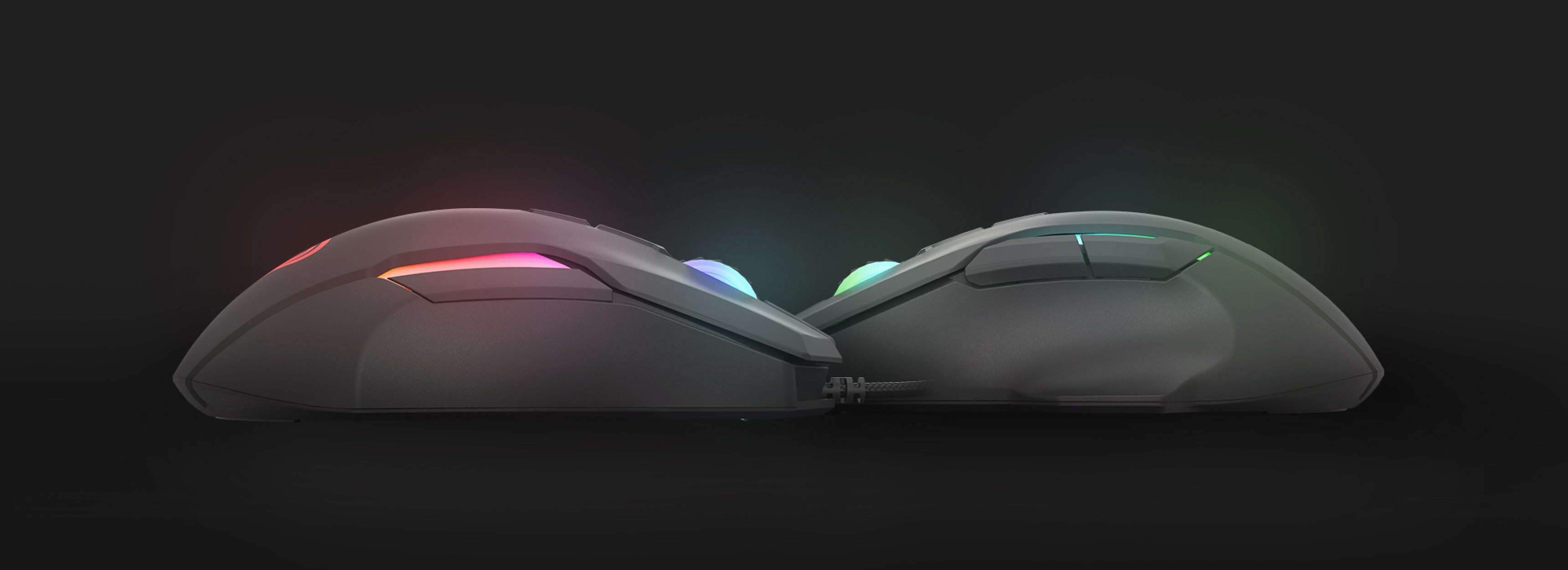 Vista lateral del ratón para juegos Genesis Xenon 220, con iluminación RGB y un elegante diseño negro